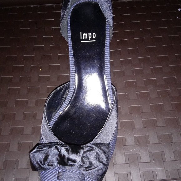 Size 9.0 - Picture 2 of 3